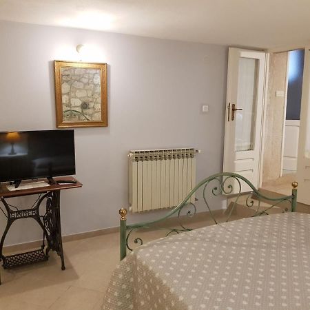 Apartments Gabri Mali Losinj Bagian luar foto