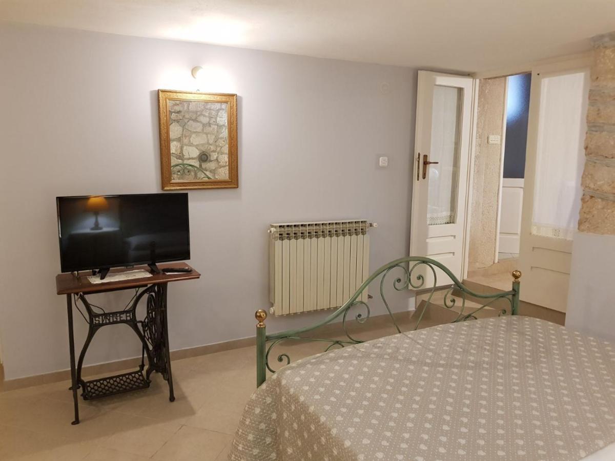 Apartments Gabri Mali Losinj Bagian luar foto
