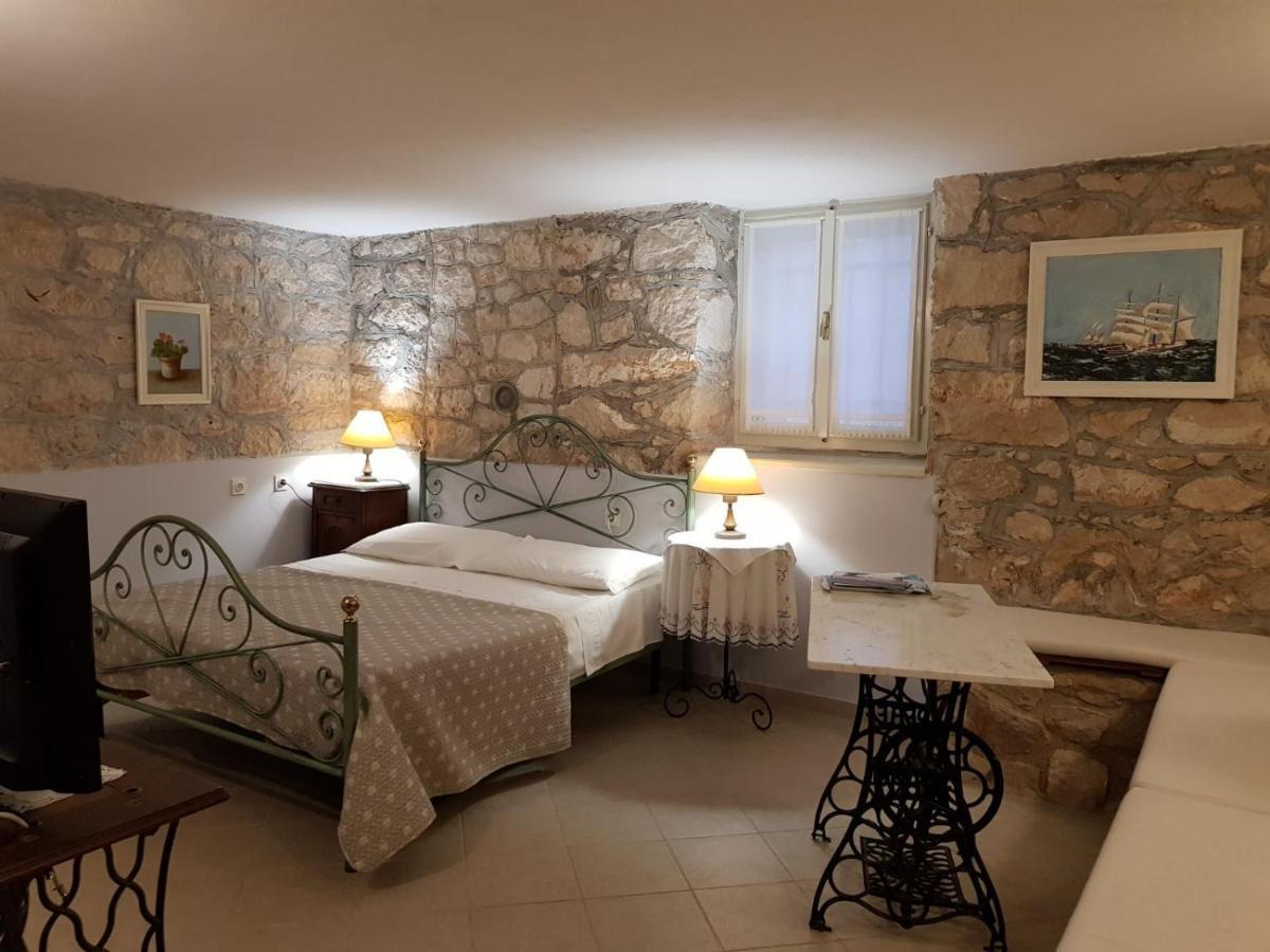 Apartments Gabri Mali Losinj Bagian luar foto