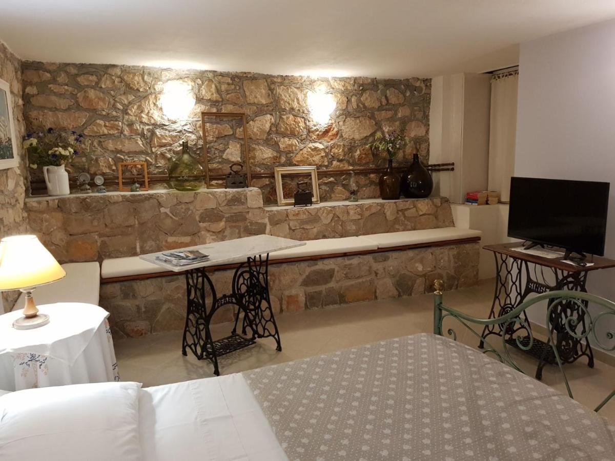 Apartments Gabri Mali Losinj Bagian luar foto